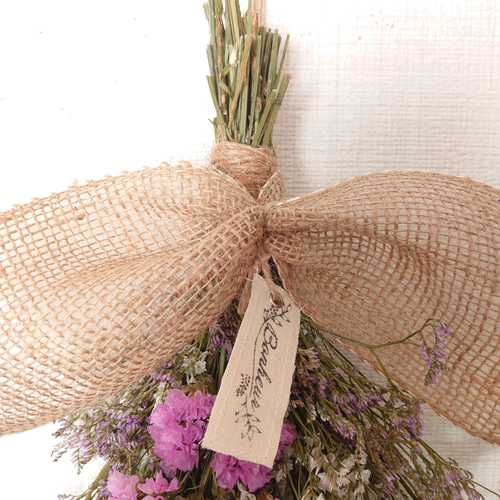 ピンクスターチスとワックスフラワーのスワッグ ドライフラワー