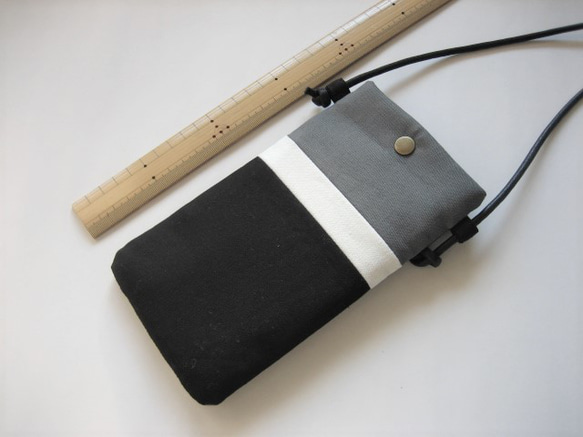 黒とグレーのシックなiPhoneポシェット　スマホショルダー 4枚目の画像