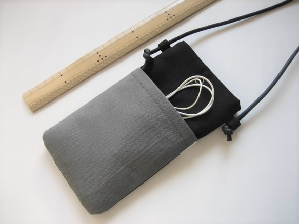 黒とグレーのシックなiPhoneポシェット　スマホショルダー 5枚目の画像