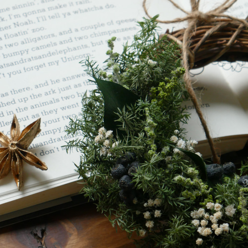 クリスマスリース（グリーン&ホワイト）プリザーブドフラワー