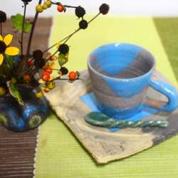 手作り陶器の＜カップ＆ソーサ＞陶のスプーン付き。　　送料無料。 5枚目の画像