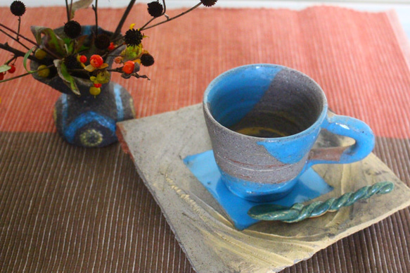手作り陶器の＜カップ＆ソーサ＞陶のスプーン付き。　　送料無料。 7枚目の画像