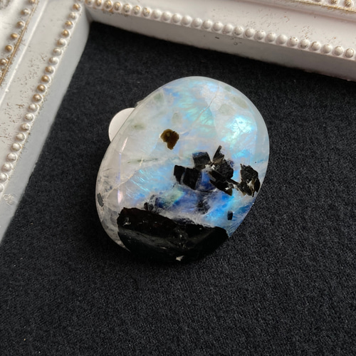 レインボームーンストーン【黒雲母バイオタイト入り】タンブル ルース