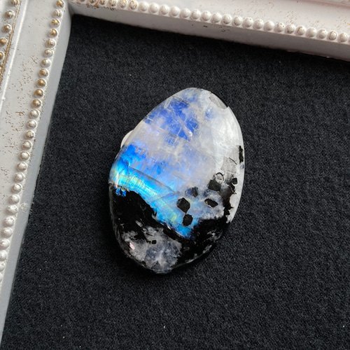 レインボームーンストーン【黒雲母バイオタイト入り】タンブル ルース