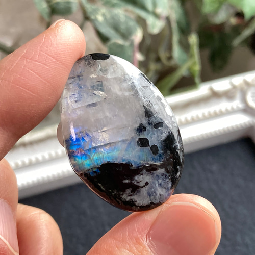レインボームーンストーン【黒雲母バイオタイト入り】タンブル ルース