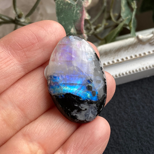 レインボームーンストーン【黒雲母バイオタイト入り】タンブル ルース