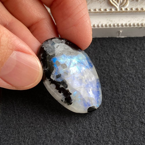 レインボームーンストーン【黒雲母バイオタイト入り】タンブル ルース