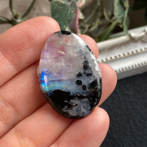 レインボームーンストーン【黒雲母バイオタイト入り】タンブル ルース