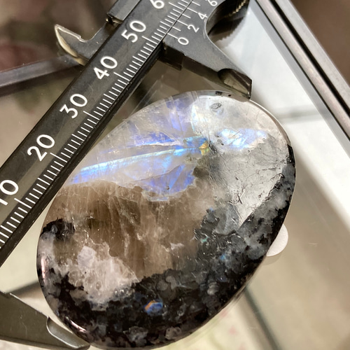 レインボームーンストーン【黒雲母バイオタイト入り】タンブル ルース