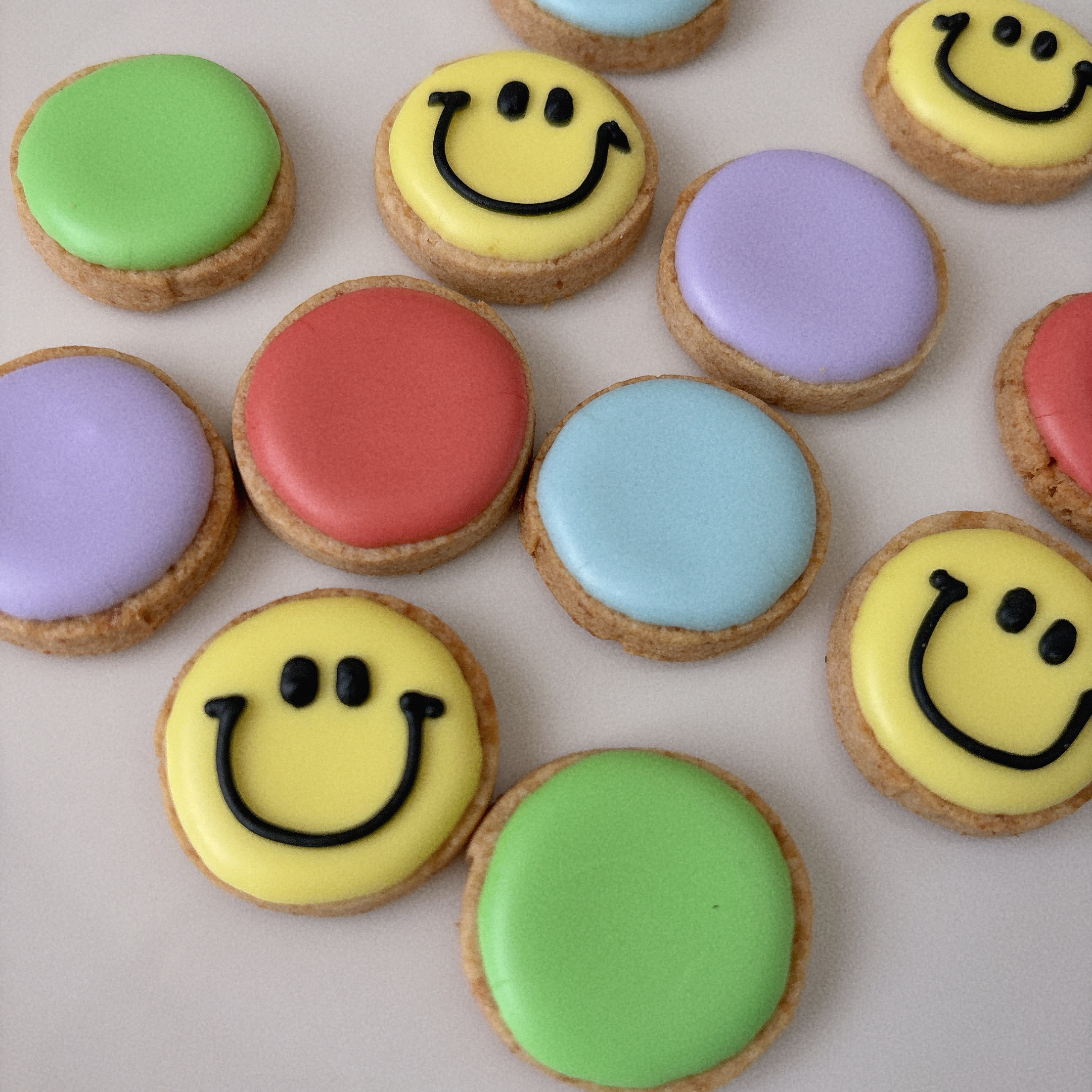 アイシングクッキー　りぃえま❤️ スマイル☺︎アイシングクッキー クッキー Rilo 通販 14904448