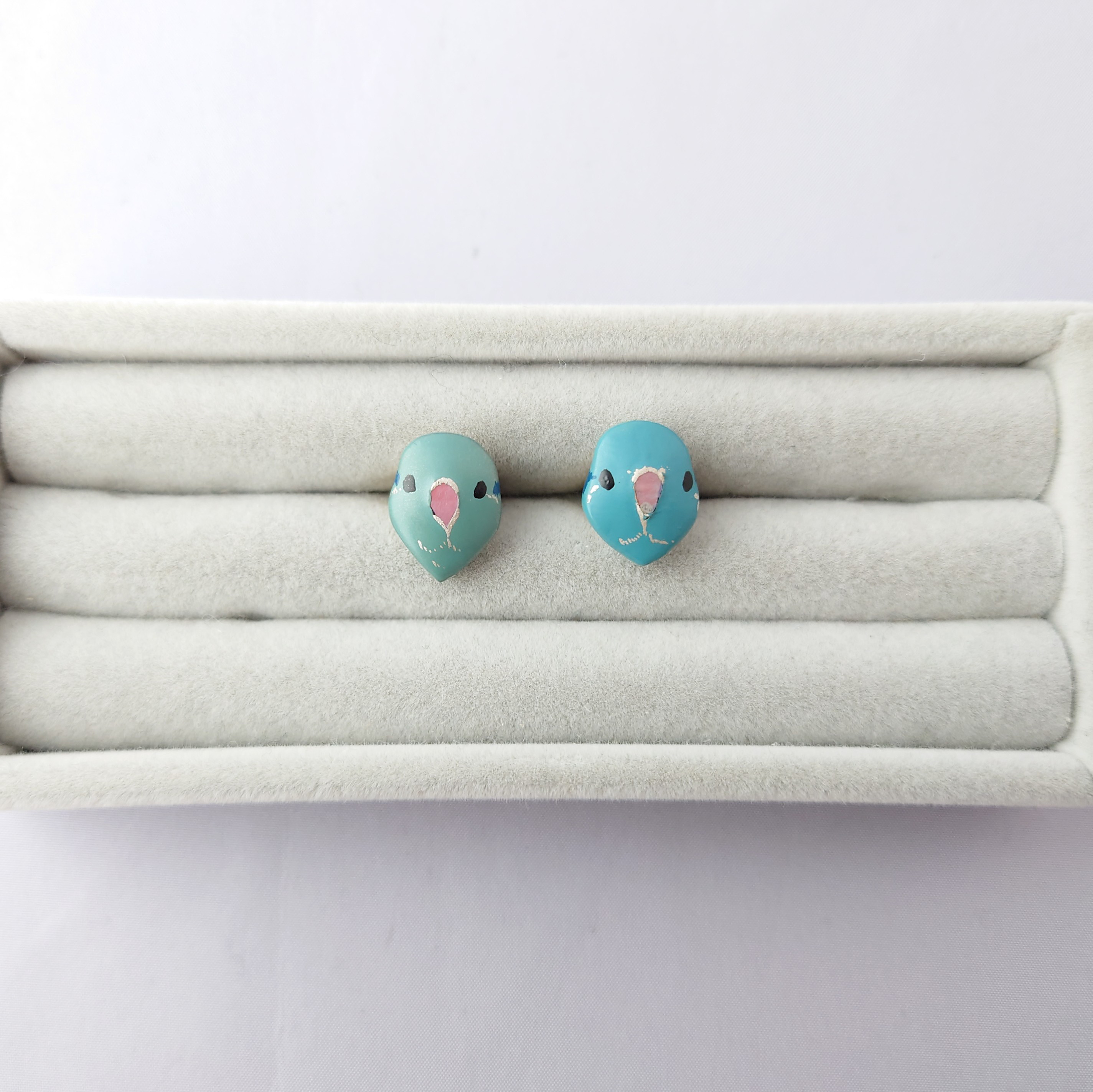 顔だけインコ 漆ピンブローチ