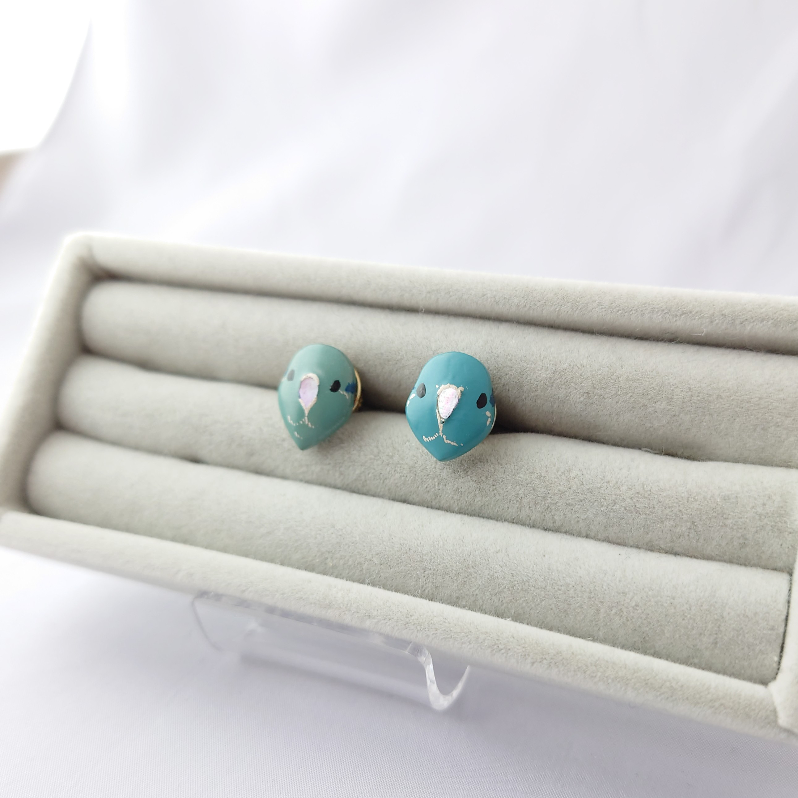 顔だけインコ 漆ピンブローチ