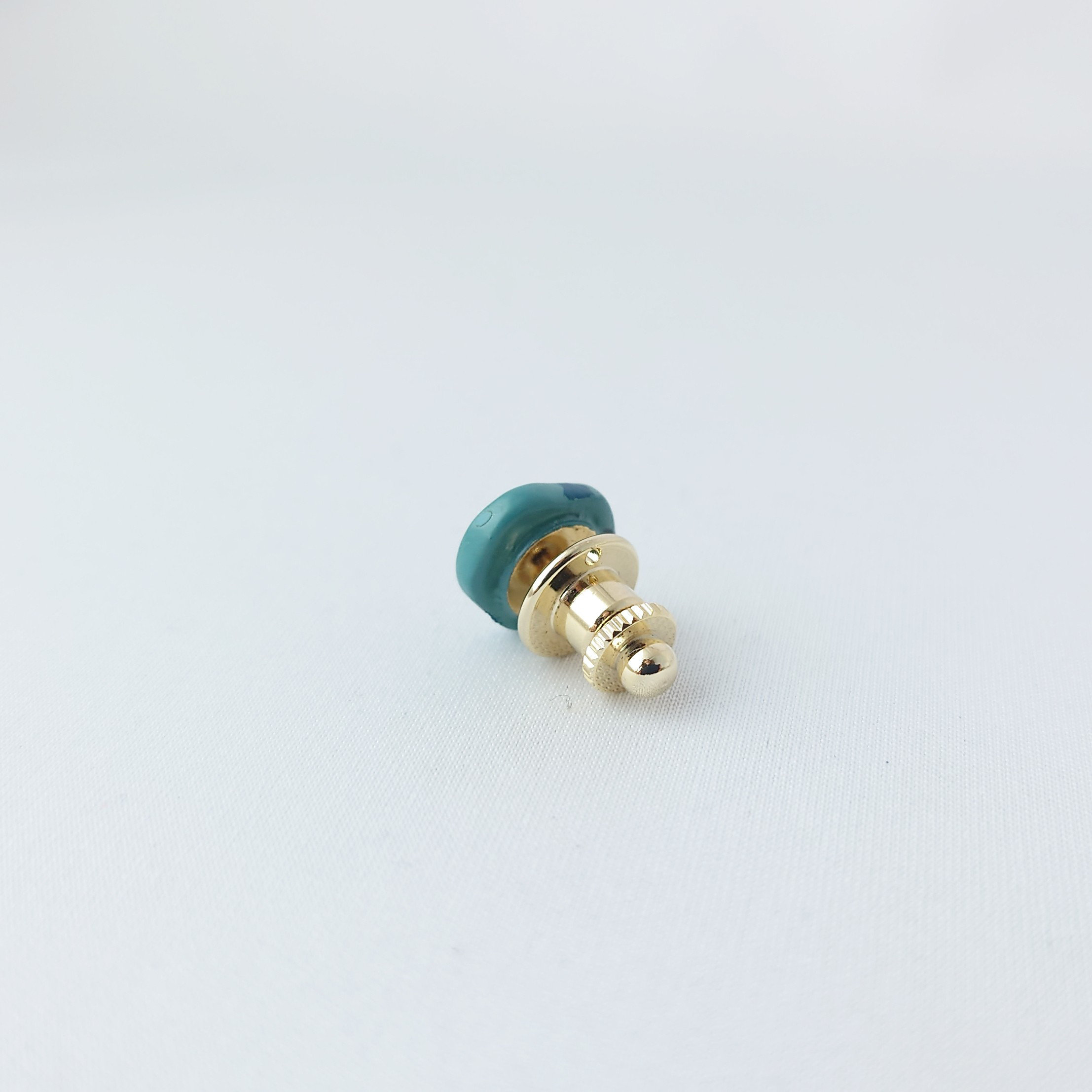 顔だけインコ 漆ピンブローチ