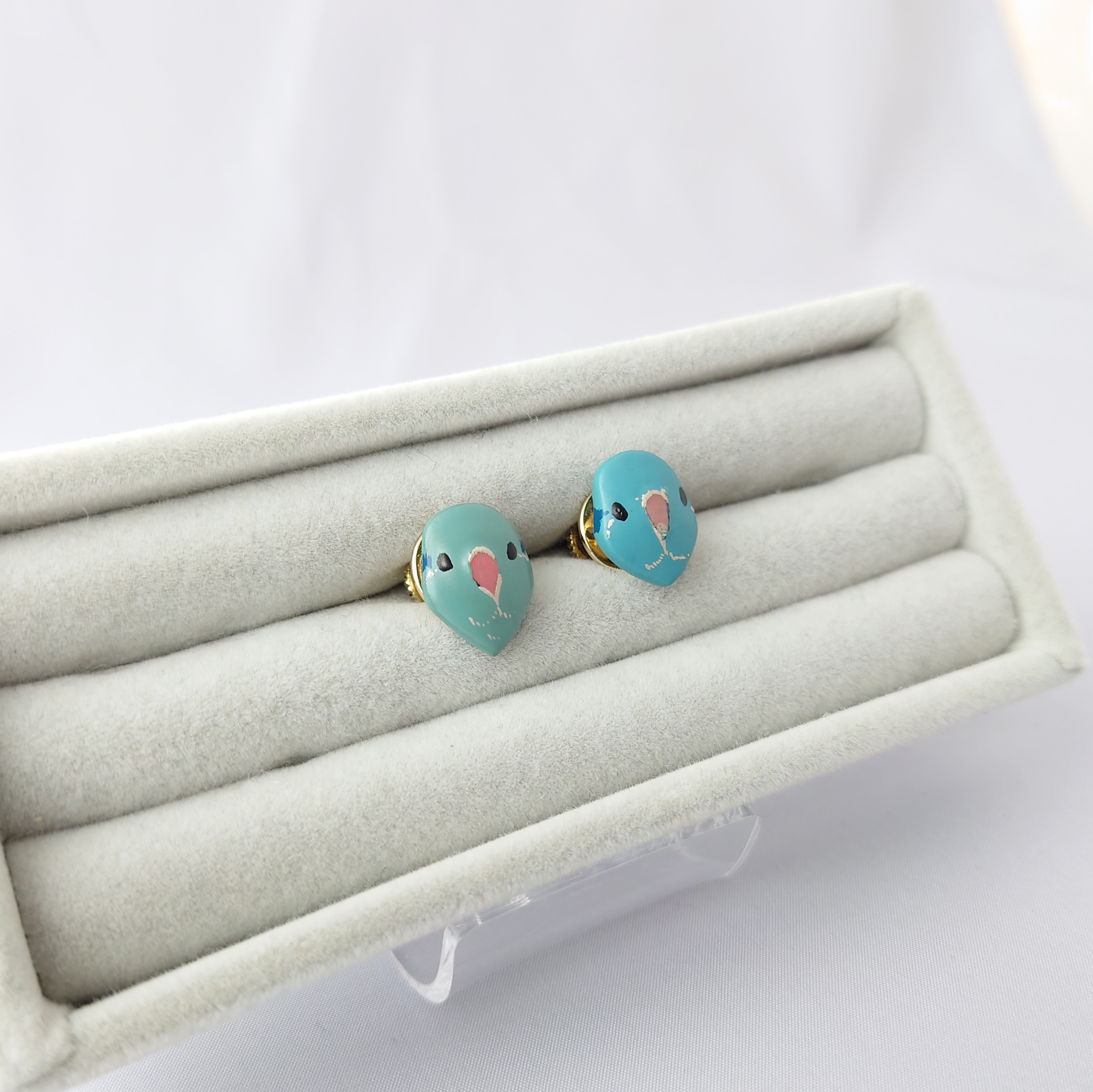 顔だけインコ 漆ピンブローチ