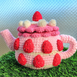 編み物・毛糸雑貨  いちごケーキポット  (小物入れ、置物） 4枚目の画像