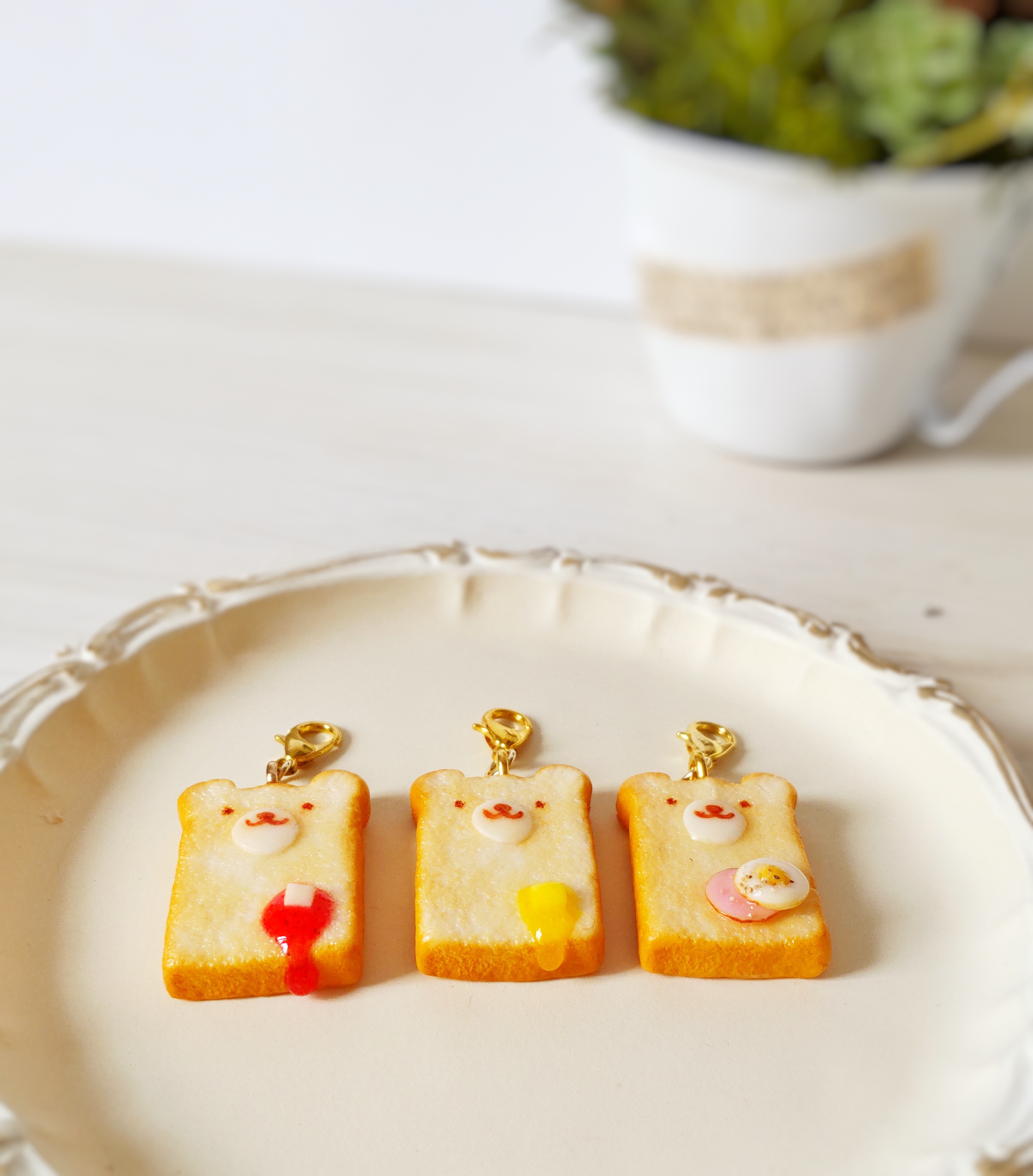 レジンくまちゃん クマトースト苺ジャム レジンくまちゃん クマトースト苺ジャム