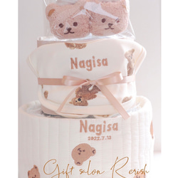 名入れくまさんおむつケーキM  出産祝い 名前入り 男の子　女の子　靴下　スタイ　バッグ　 ギフト　オムツケーキ 刺繍 2枚目の画像