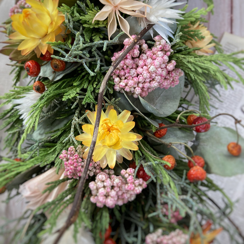 コニファーのカラフル縦長ガーランド:ドライフラワーガーランド