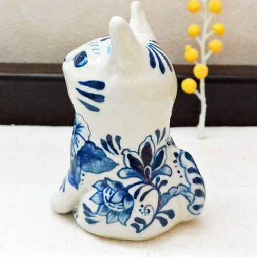 招き猫 陶器の絵付 右手あげ ブルーの植物柄 まねきねこ ネコ 縁起物