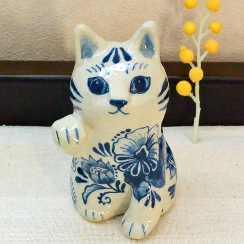猫の置物 花柄 陶器 招き猫 手作り