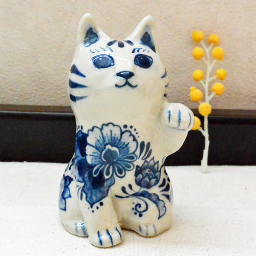 招き猫 陶器の絵付 左手あげ ブルーの植物柄 まねきねこ ネコ 縁起物