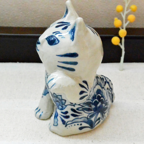 招き猫 陶器の絵付 左手あげ ブルーの植物柄 まねきねこ ネコ