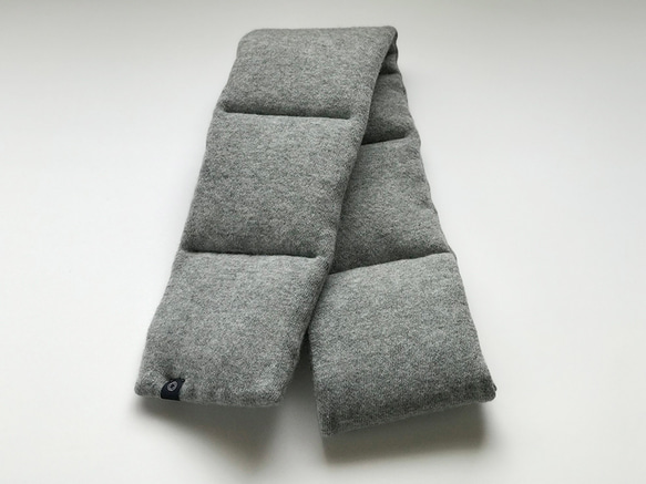 暖をつつむ　純カシミヤコンパクトマフラー　ミディアム杢グレー 4枚目の画像