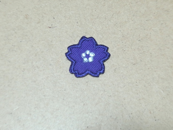 縁取り刺繍桜の花ワッペン/パープル・紫 1枚目の画像