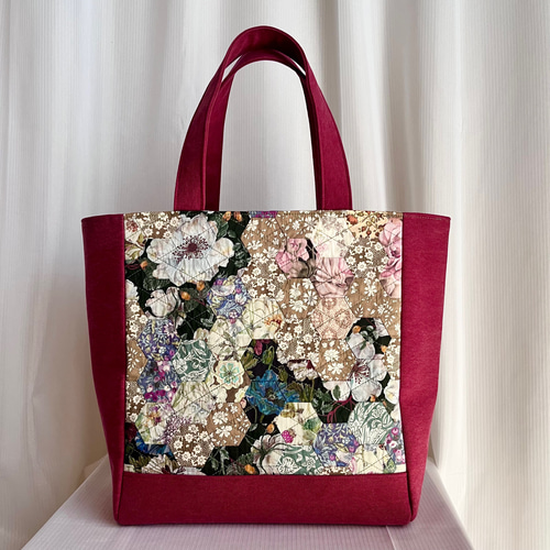 ✿リバティ✕パッチワーク✿　渋くまとめた大きなトートバッグ　ご注文品 ハンドメイド リバティ パッチワークキルト トートバッグ Creema