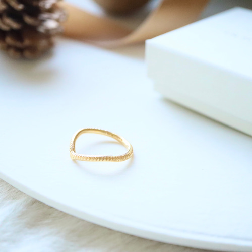 Petite] サイズとカラーが選べる！華奢なV字リング（受注製作） 指輪