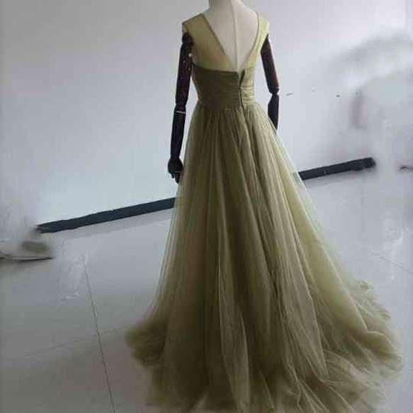 憧れのドレス  グリーン オリーブカーキカラードレス ソフトチュール ファスナー /花嫁/結婚式 9枚目の画像