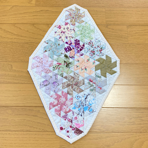 菱形のパッチワークタペストリー パッチワークキルト