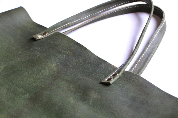 【一点物即納品】手縫いのトートバッグ ～床革グリーン〜 2枚目の画像