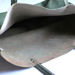 【一点物即納品】手縫いのトートバッグ ～床革グリーン〜 3枚目の画像