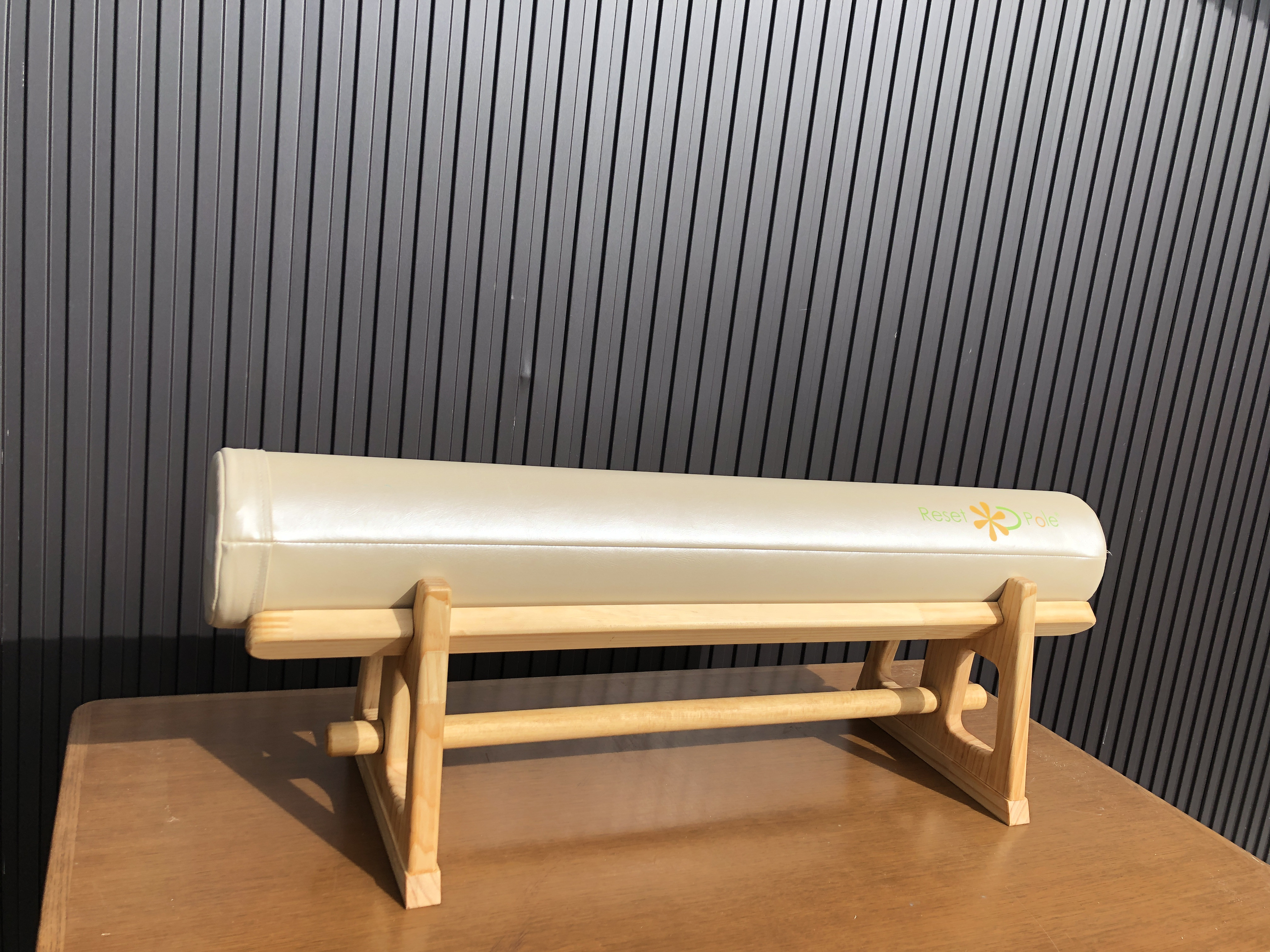 【グレ―プ　】都内　日時指定　定価5万円　木製　ポールスタンド グレ―プ 】都内 日時指定 定価5万円 木製 ポールスタンド グレ