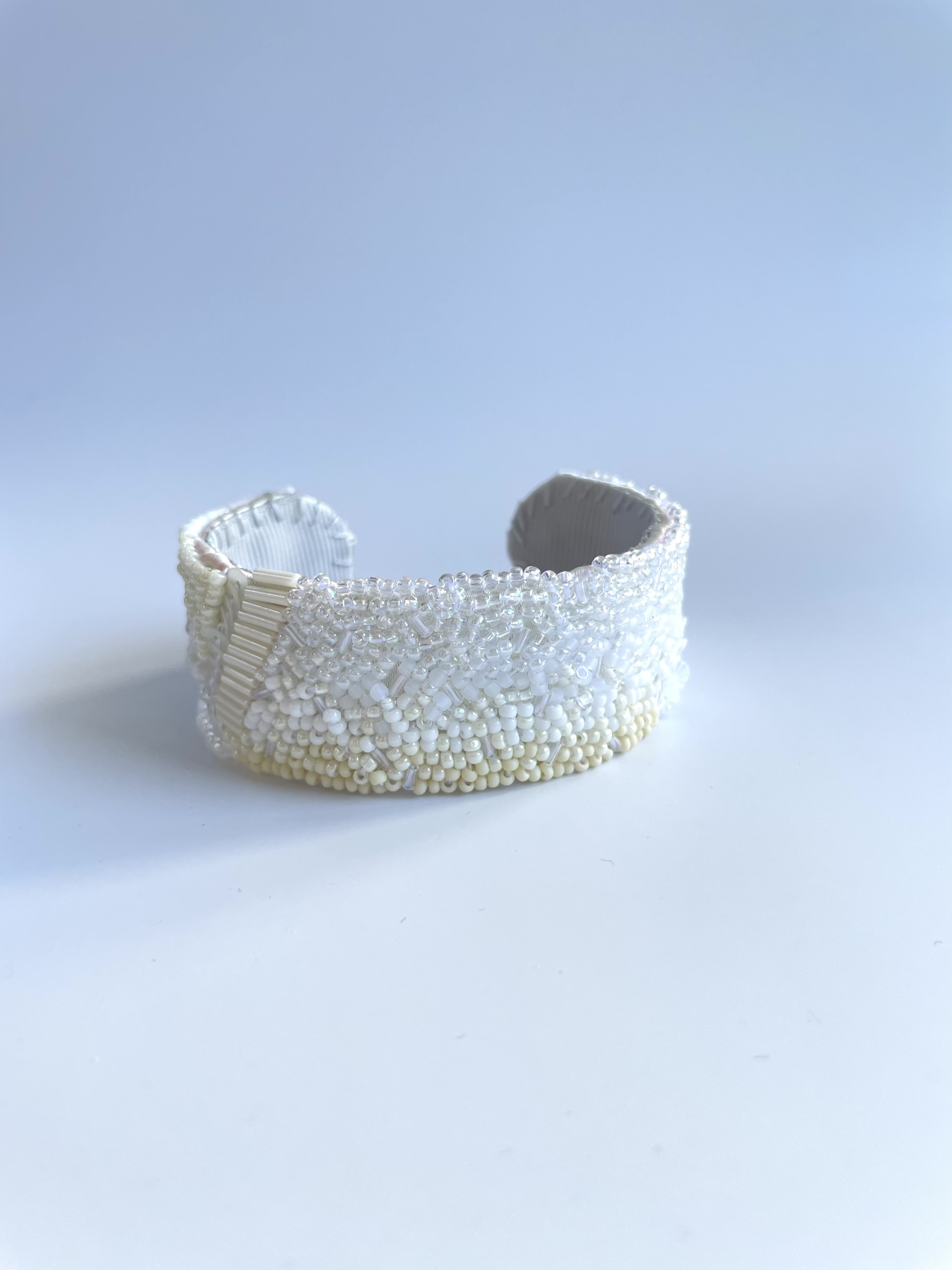 ビーズ刺繍バングル＊スノーホワイト