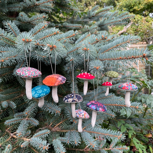 リバティー布 きのこ 秋のオーナメント クリスマスツリーの飾り