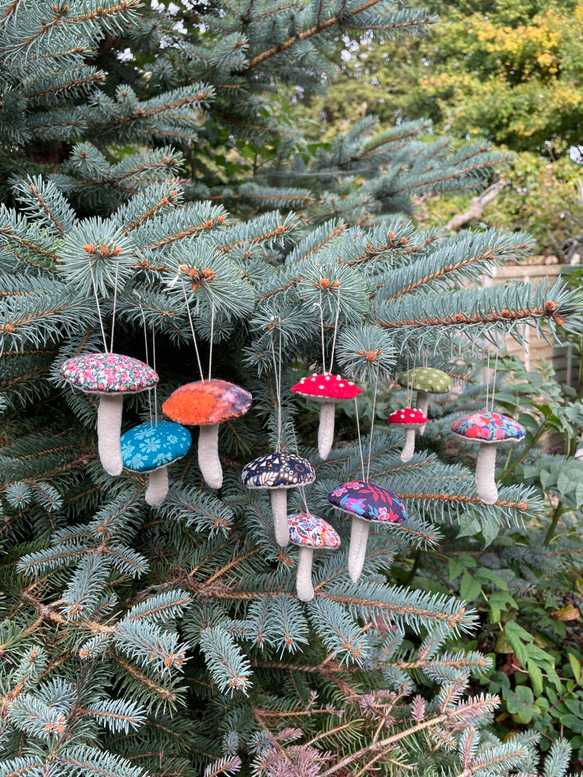 リバティー布 きのこ 秋のオーナメント クリスマスツリーの飾り
