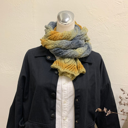 長版圍巾系列。葉子圖案圍巾。灰藍/黃段染。瑞士線材編織 第2張的照片