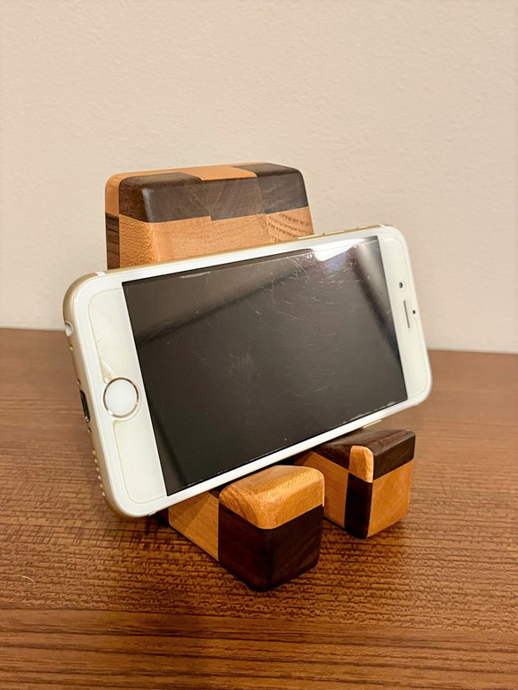 Smartphone stand “MIX” スマホスタンド 寄木 5枚目の画像