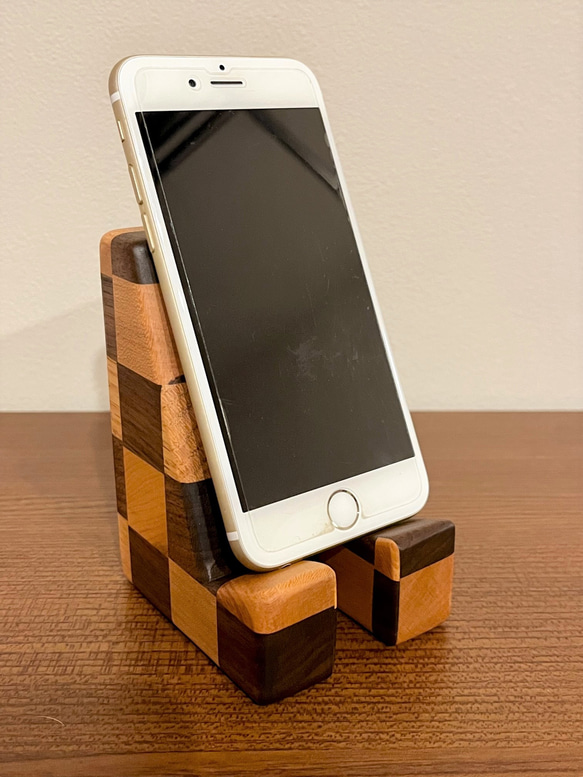 Smartphone stand “MIX” スマホスタンド 寄木 6枚目の画像