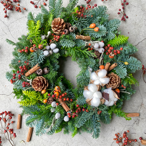 何度も再販！生の針葉樹＆赤い実たっぷりのクリスマスリース ／生から