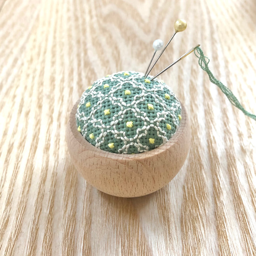ピンクッション 針山 【 お花 / ソフトグリーン × きなり 】 その他