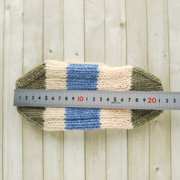 ウール混の手編み靴下(ベージュ+緑+青)底面21.5×9.5cm『Creema限定』 3枚目の画像