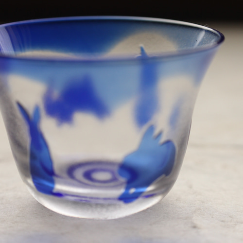 2023 干支】ガラス ぐい呑み お猪口 「うーちゃんs'」瑠璃 おちょこ