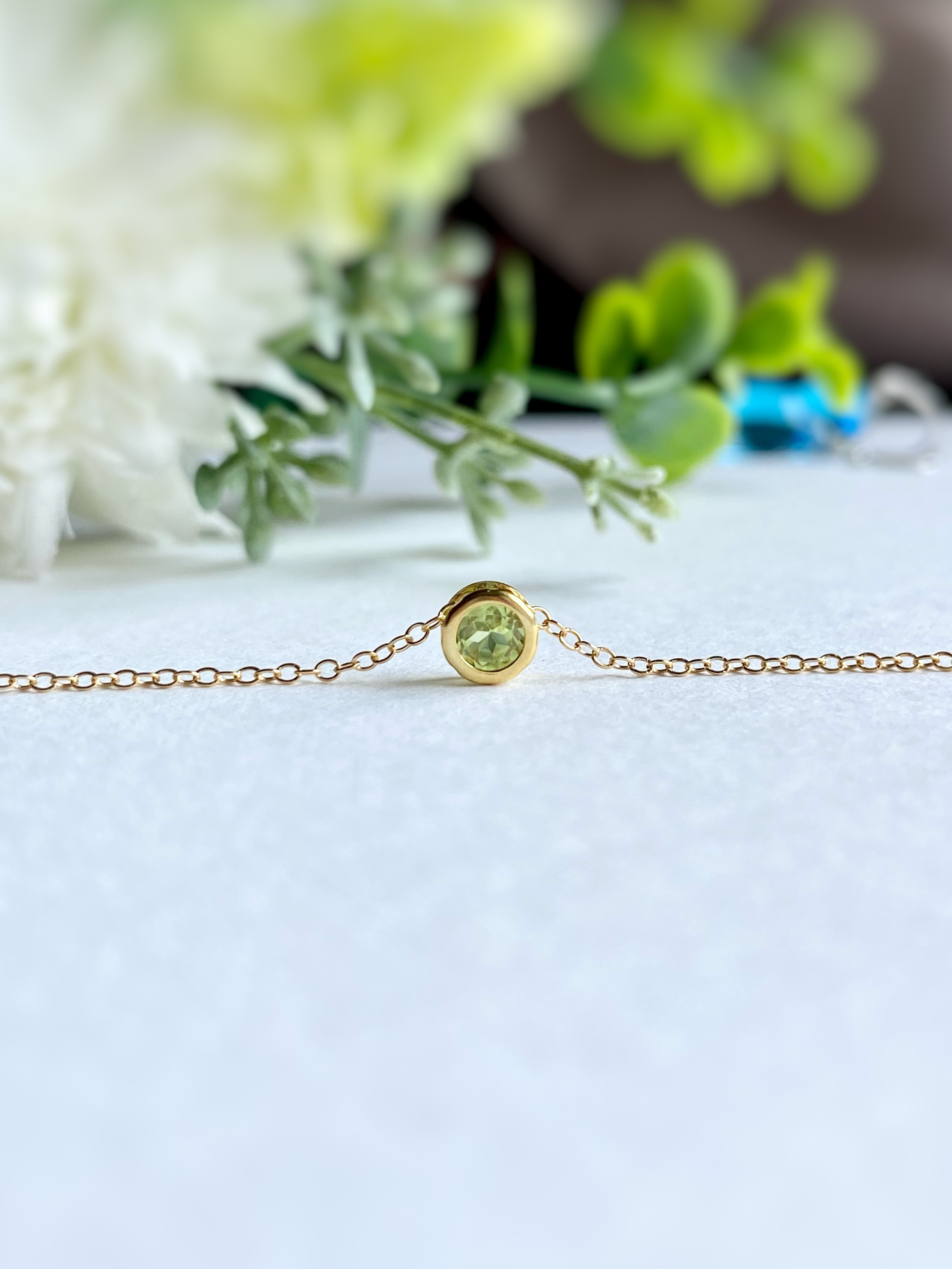 宝石質ペリドット AAA 4mm ベゼルネックレス 14kgf 8月誕生石 橄欖石