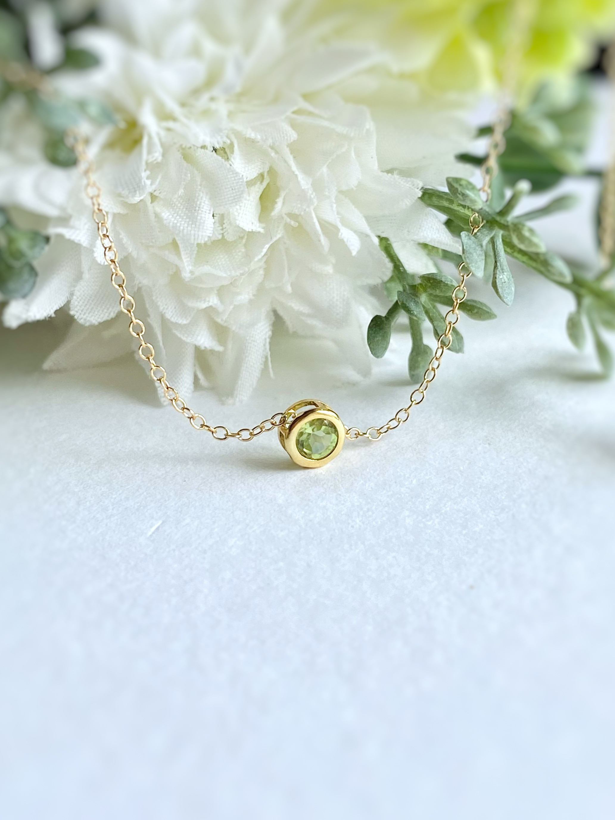 宝石質ペリドット AAA 4mm ベゼルネックレス 14kgf 8月誕生石 橄欖石