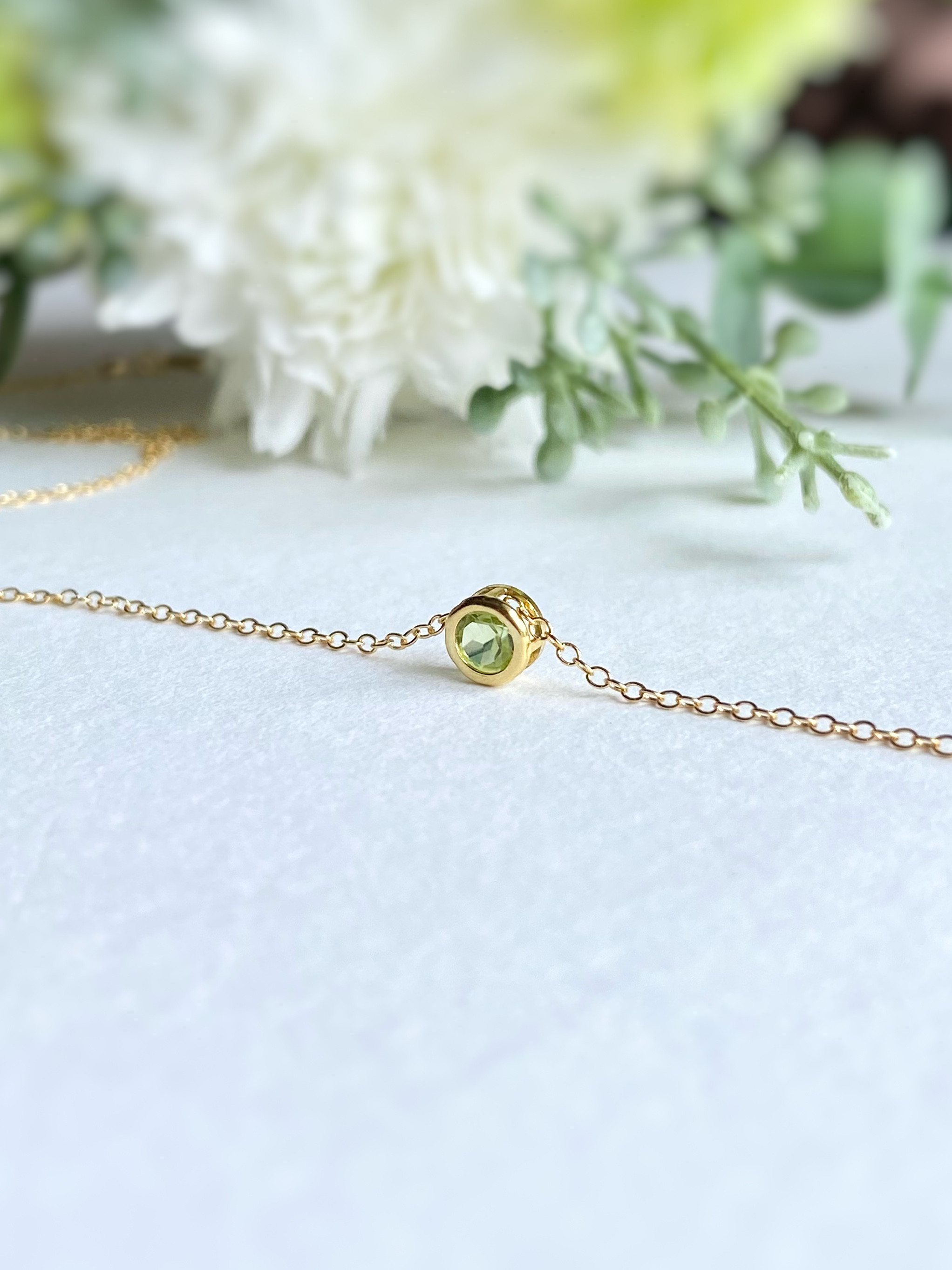 宝石質ペリドット AAA 4mm ベゼルネックレス 14kgf 8月誕生石 橄欖石