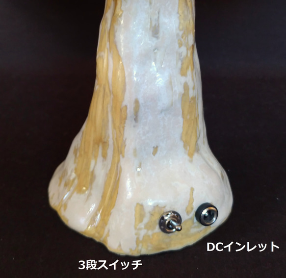 和紙と陶器の灯り・白い幹の木                                     樹木部は薄茶とクリームを基調にした陶器製、幹の感じを出すため製作は苦労しました J1286851050(9880円)