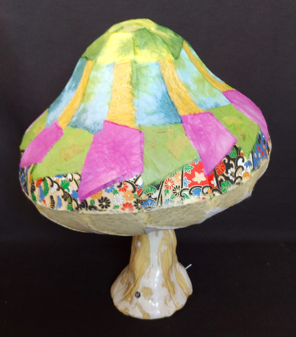 和紙と陶器の灯り・白い幹の木                                     樹木部は薄茶とクリームを基調にした陶器製、幹の感じを出すため製作は苦労しました J1286851050(9880円)